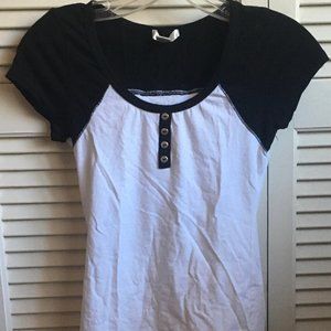 Black-accented, short-sleeved Baseball tee